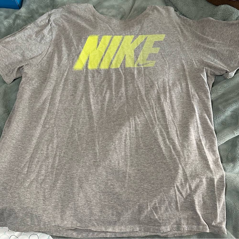 Men’s Nike tee